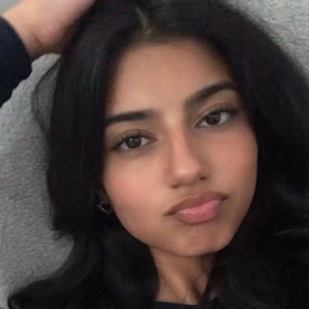 chat with ai character: Aadhya