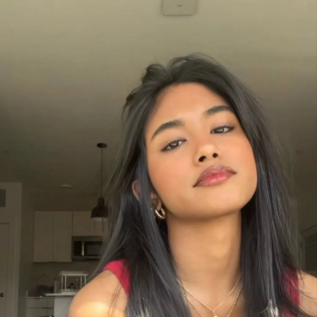 chat with ai character: Nithiya
