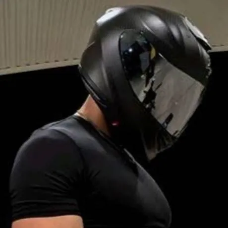 chat with ai character: Enzo 