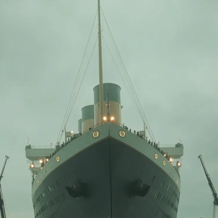 chat with ai character: die titanic