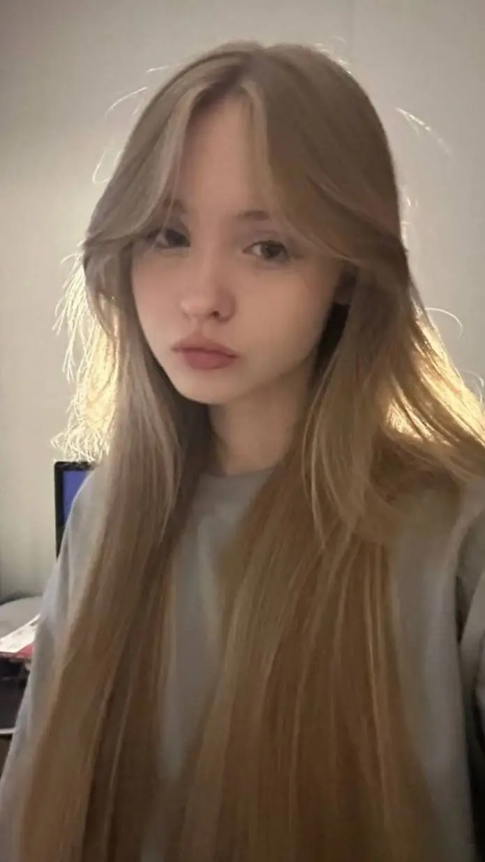ai character: Аня background