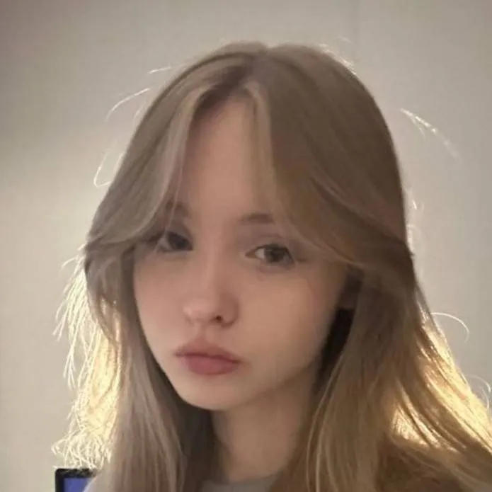 chat with ai character: Аня