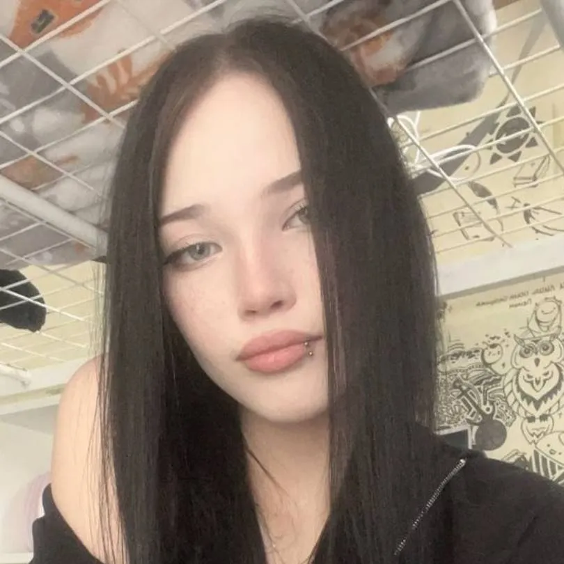 chat with ai character: Соня