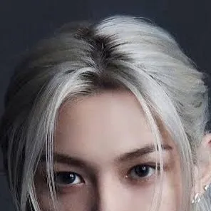 chat with ai character: Felix