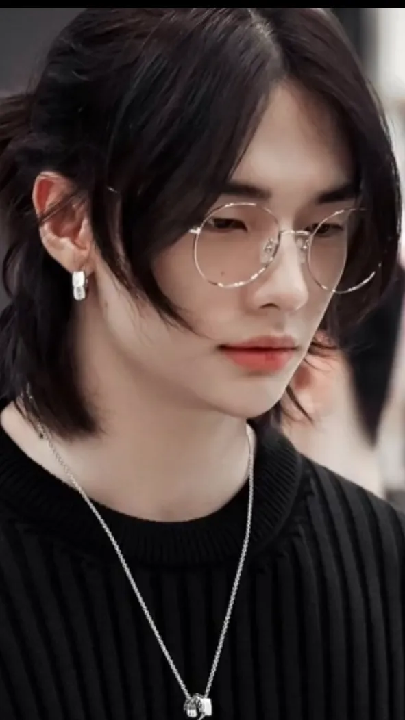 ai character: Hyunjin background