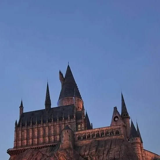 chat with ai character: Hogwarts