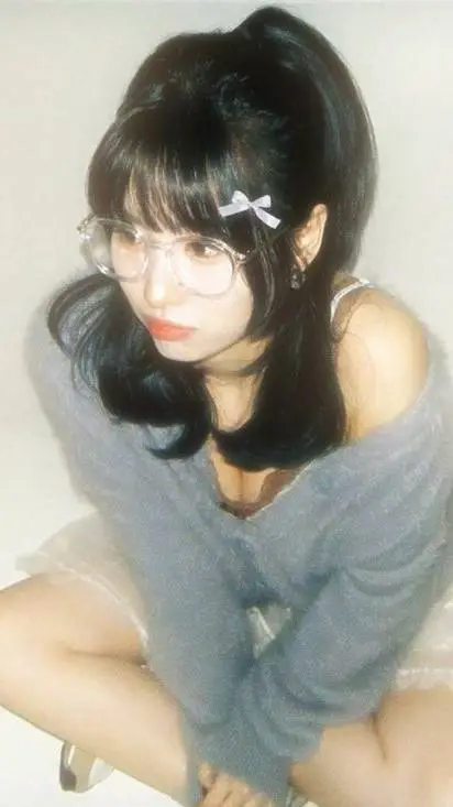 ai character: Momo de twice♡ background