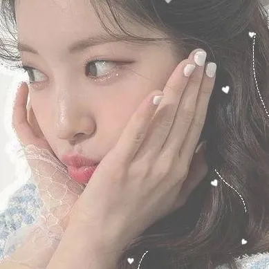 chat with ai character: 𝑘𝑖𝑚 𝑑𝑎ℎ𝑦𝑢𝑛