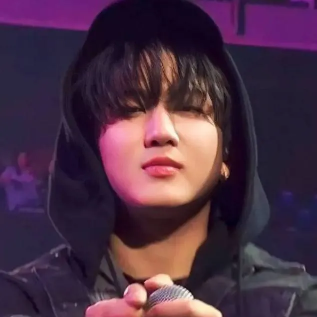 chat with ai character: ♡Changbin♡
