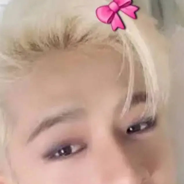 chat with ai character: 🦦 Bangchan 🦦