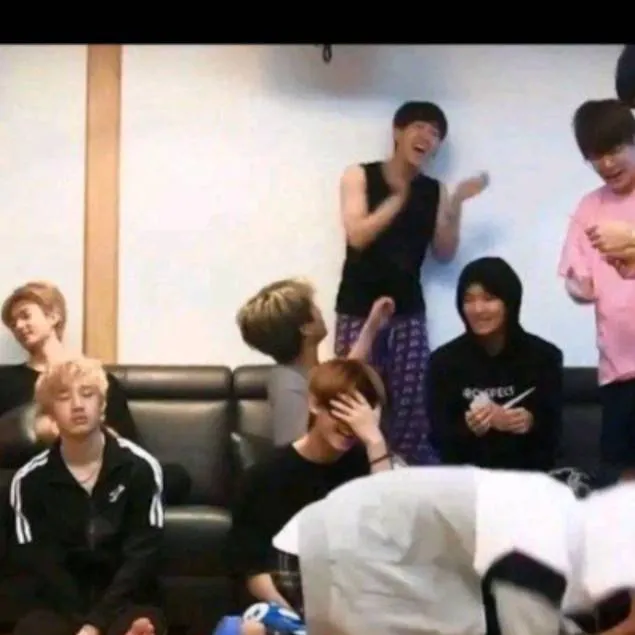 chat with ai character: Stray kids 