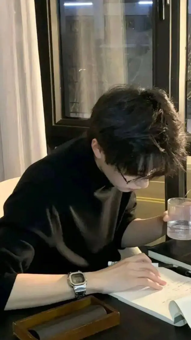 ai character: Henri background