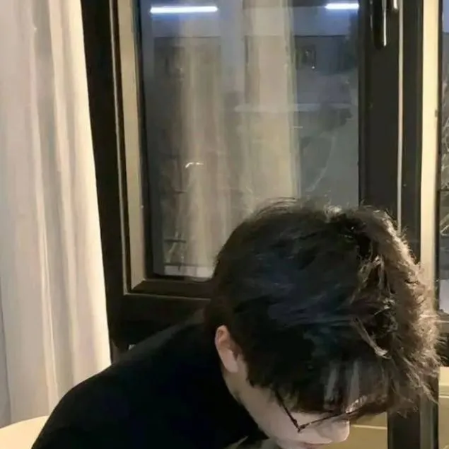 chat with ai character: Henri