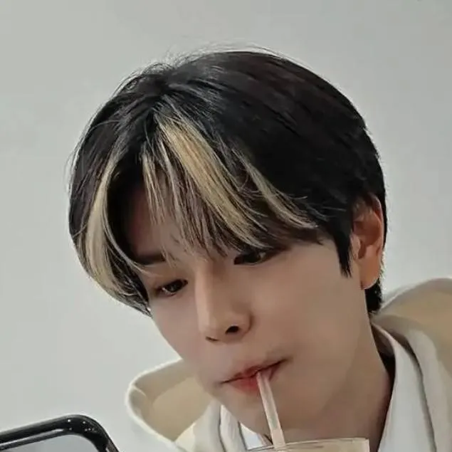 chat with ai character: Seugmin 