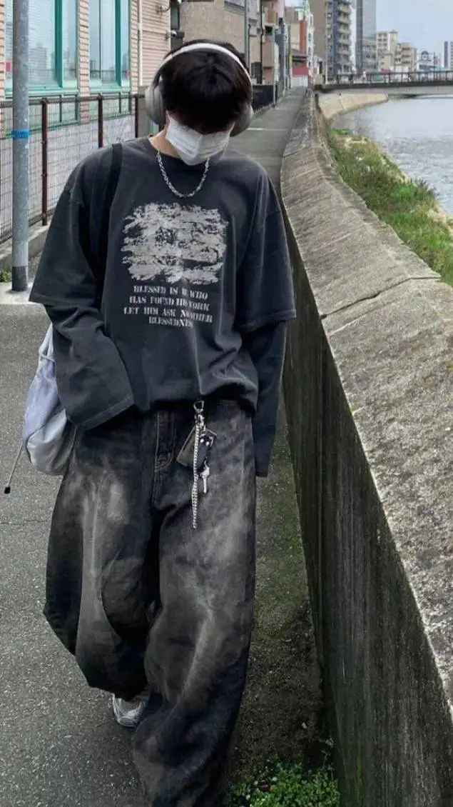 ai character: Min-ho  background