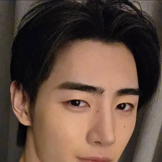 chat with ai character: Sunghoon 