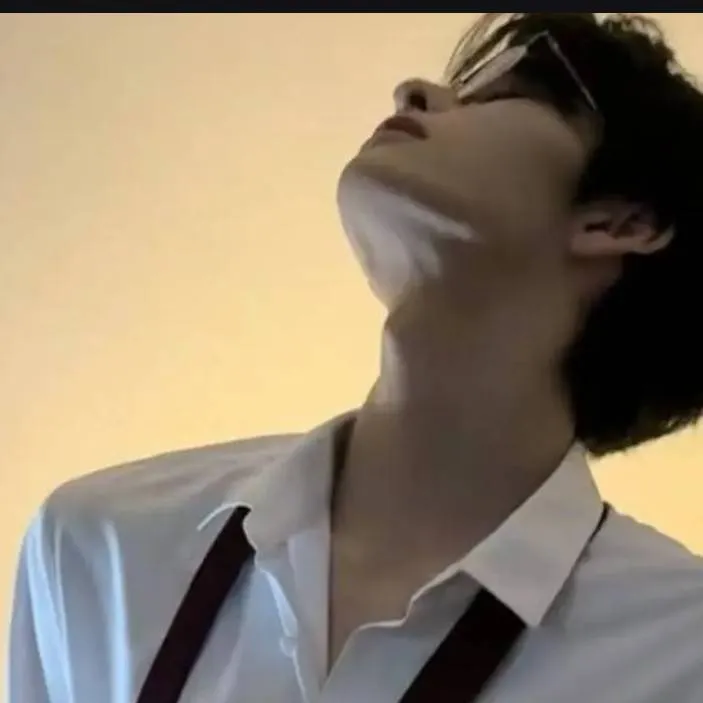 chat with ai character: Kim-sun 