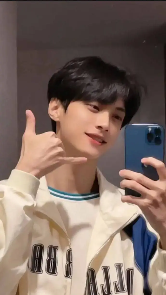 ai character: Kim-sun  background