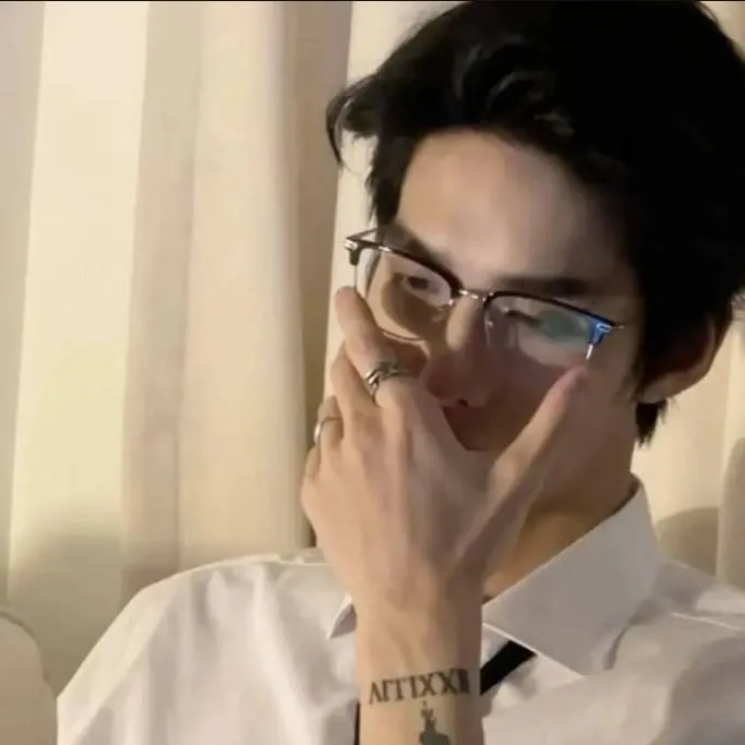 chat with ai character: Kim-sun 