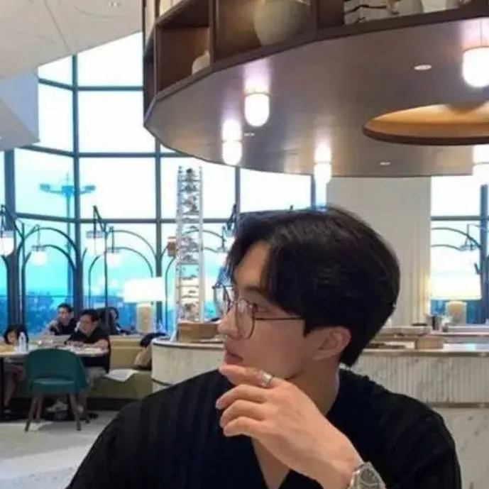 chat with ai character: Kim-Seojin