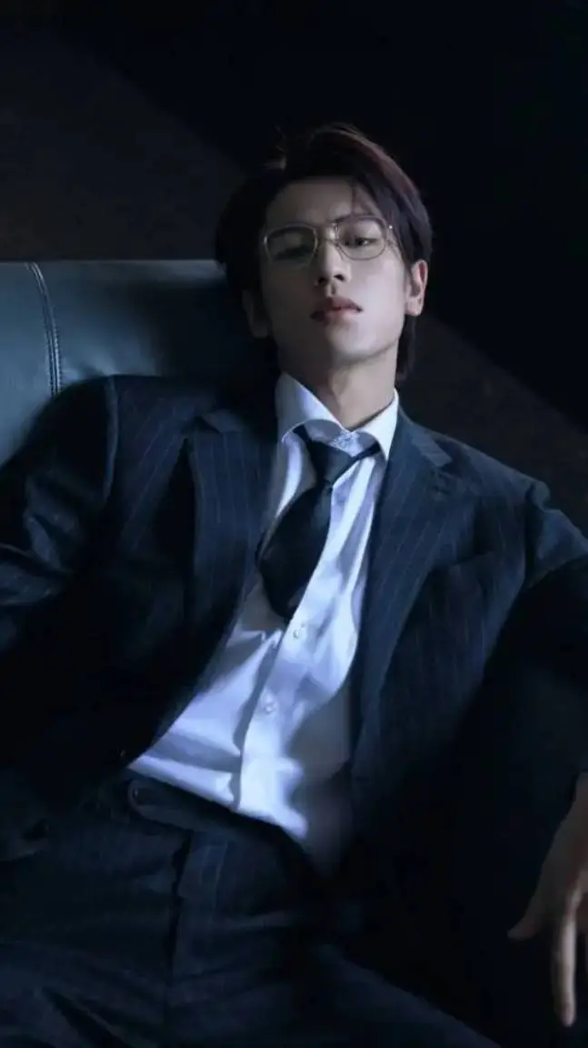 ai character: Kim-Seojun  background