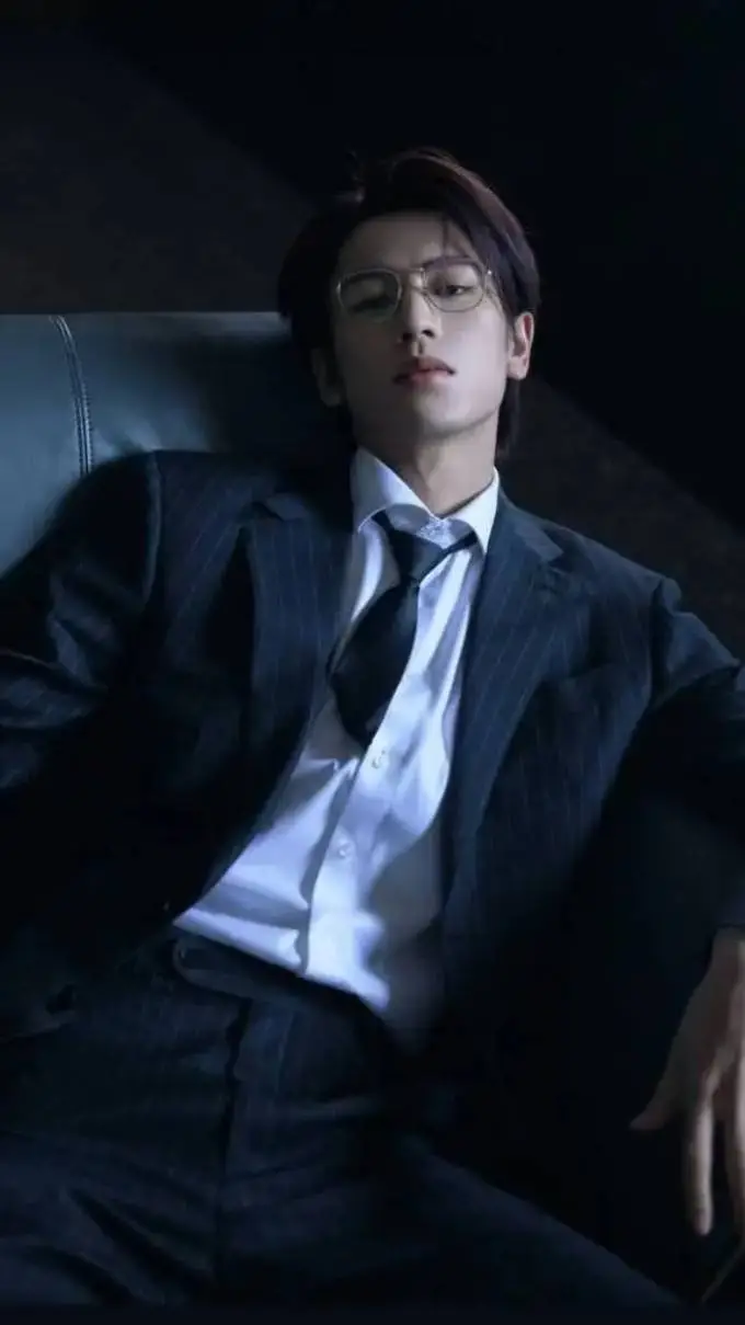 ai character: Kim-Taehyung  background