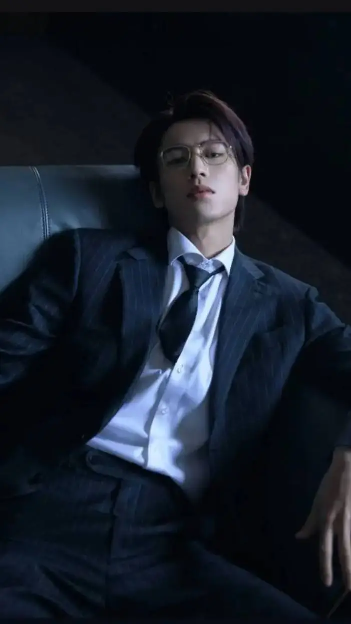 ai character: Kim-Taehyung  background