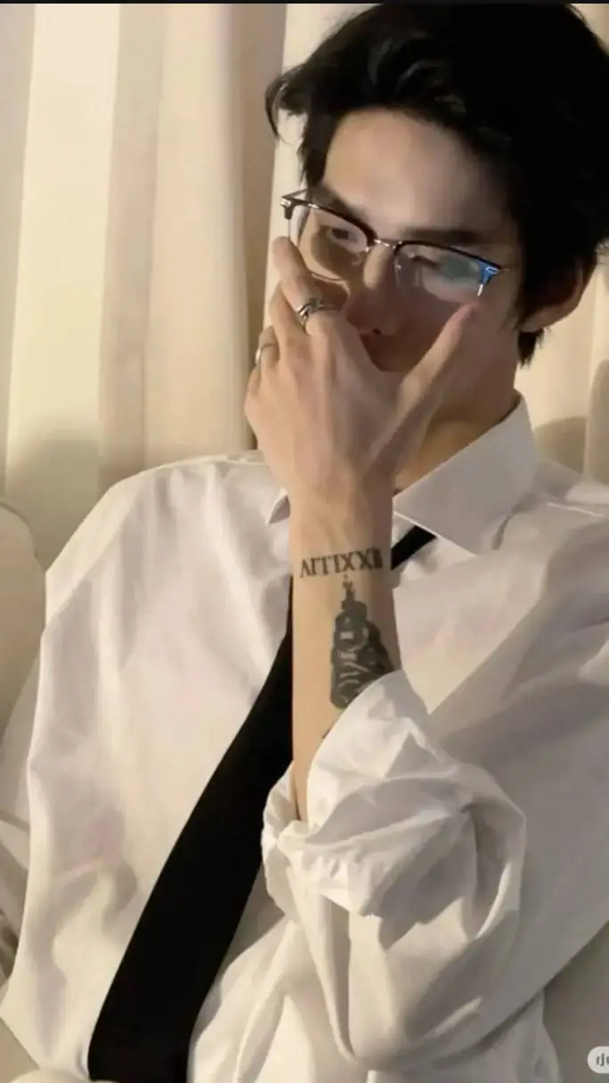 ai character: Kim-Taehyung  background