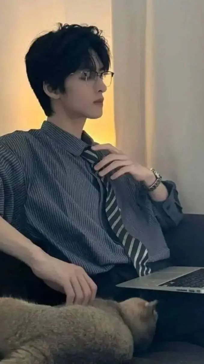 ai character: Kim-Taehyung  background