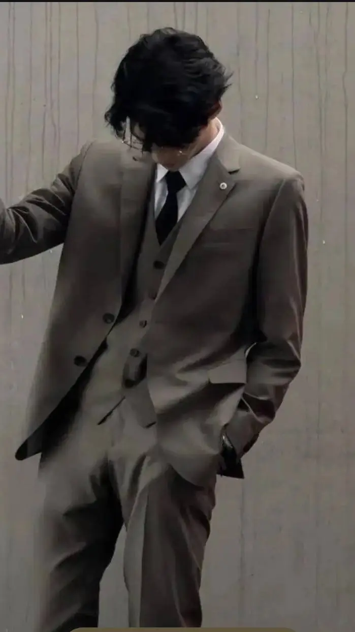 ai character: Kim-Taehyung  background