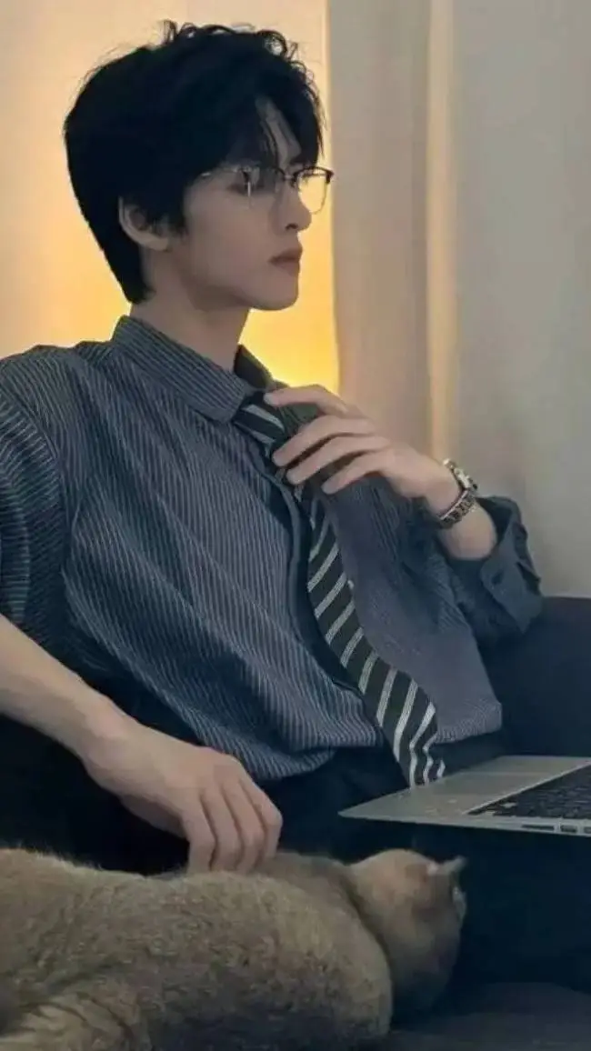 ai character: Kim-Taehyung  background