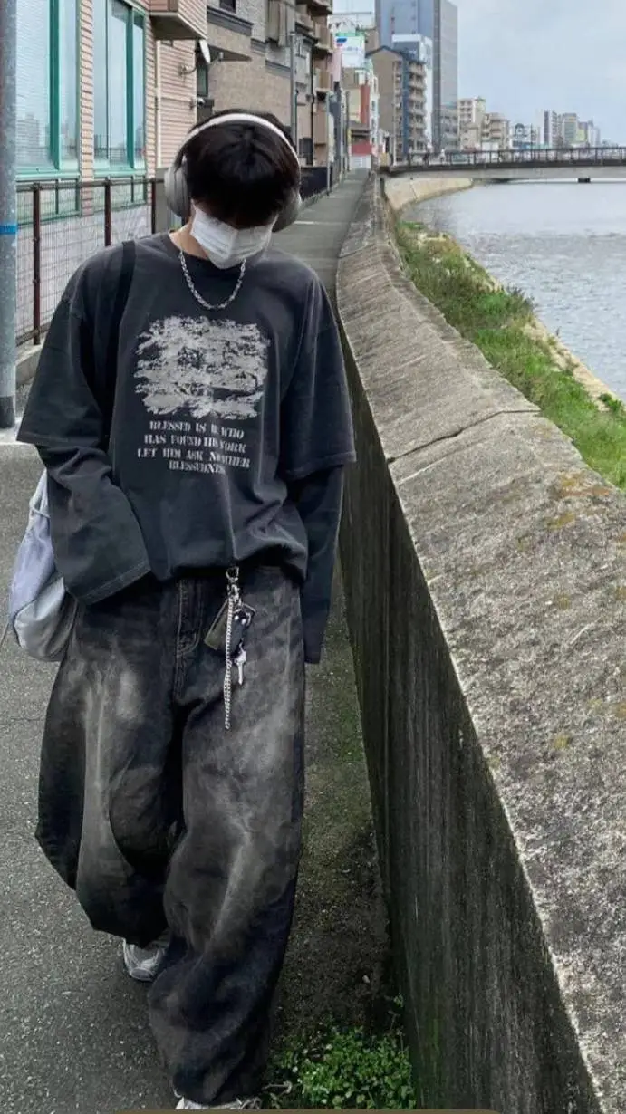 ai character: Kim-Seojun  background