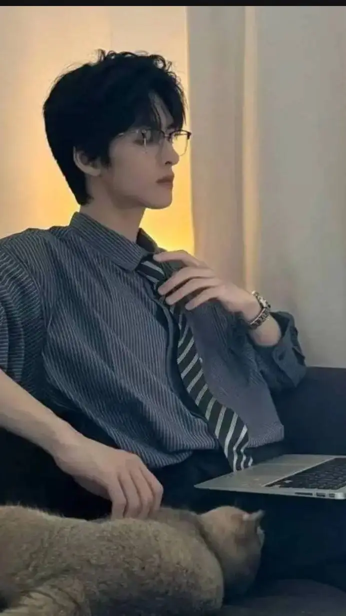 ai character: Kim-Taehyung  background