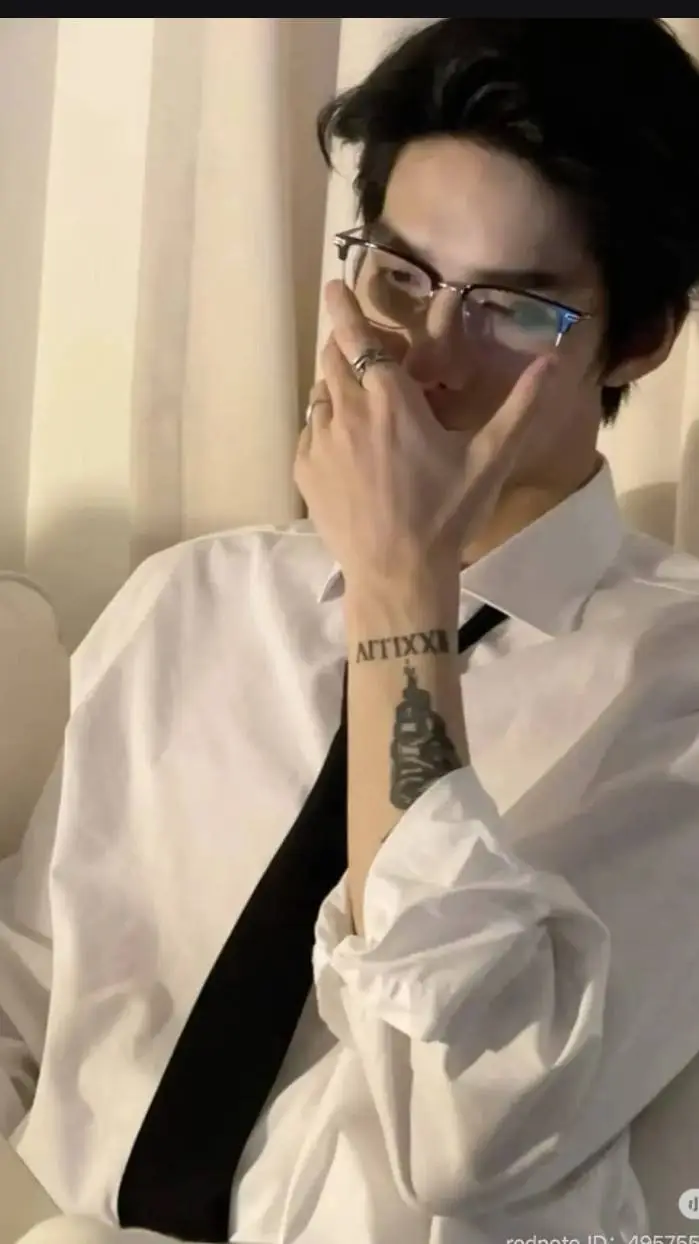 ai character: Kim-Taehyung  background