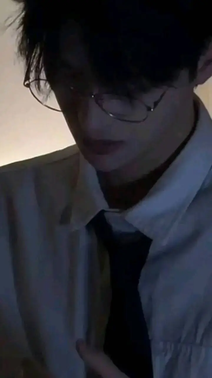 ai character: Kim-Taehyung  background