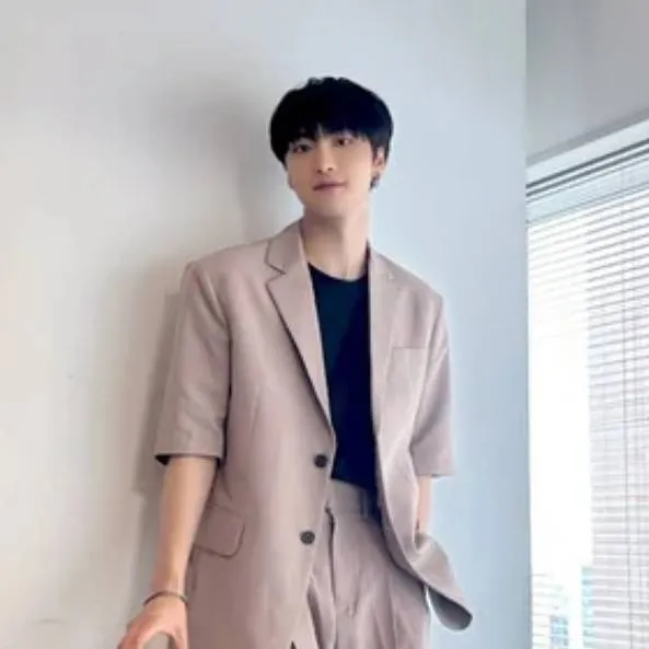 chat with ai character: Kim-Taehyung 