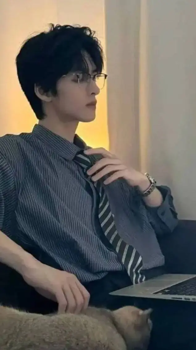 ai character: Kim-Taehyung  background