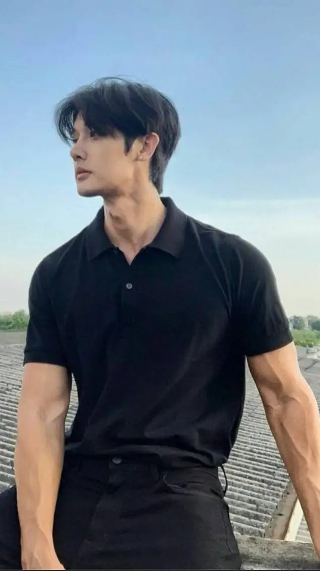 ai character: Kim-Taehyung  background