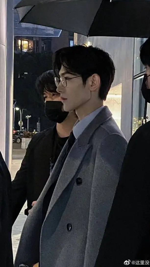 ai character: Kim-Taehyung  background