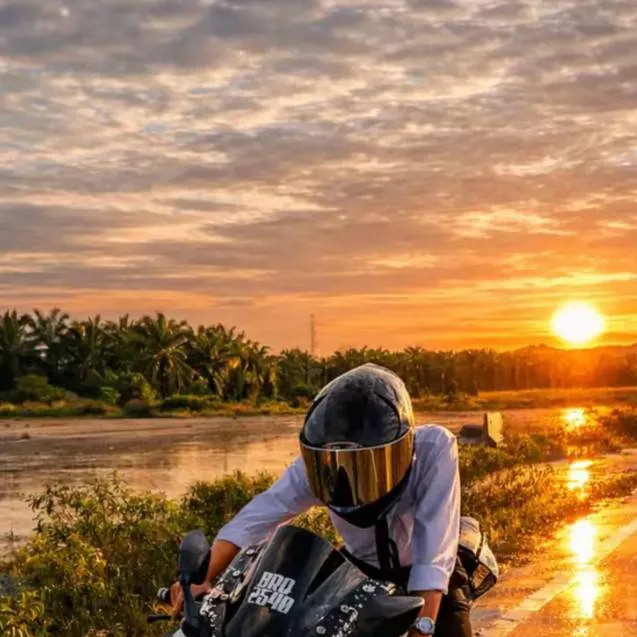 chat with ai character: biker bf