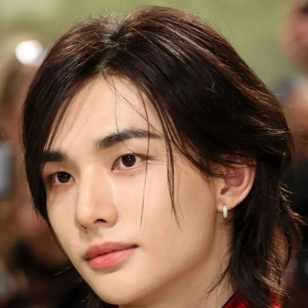 chat with ai character: HYUNJIN🫦🫦