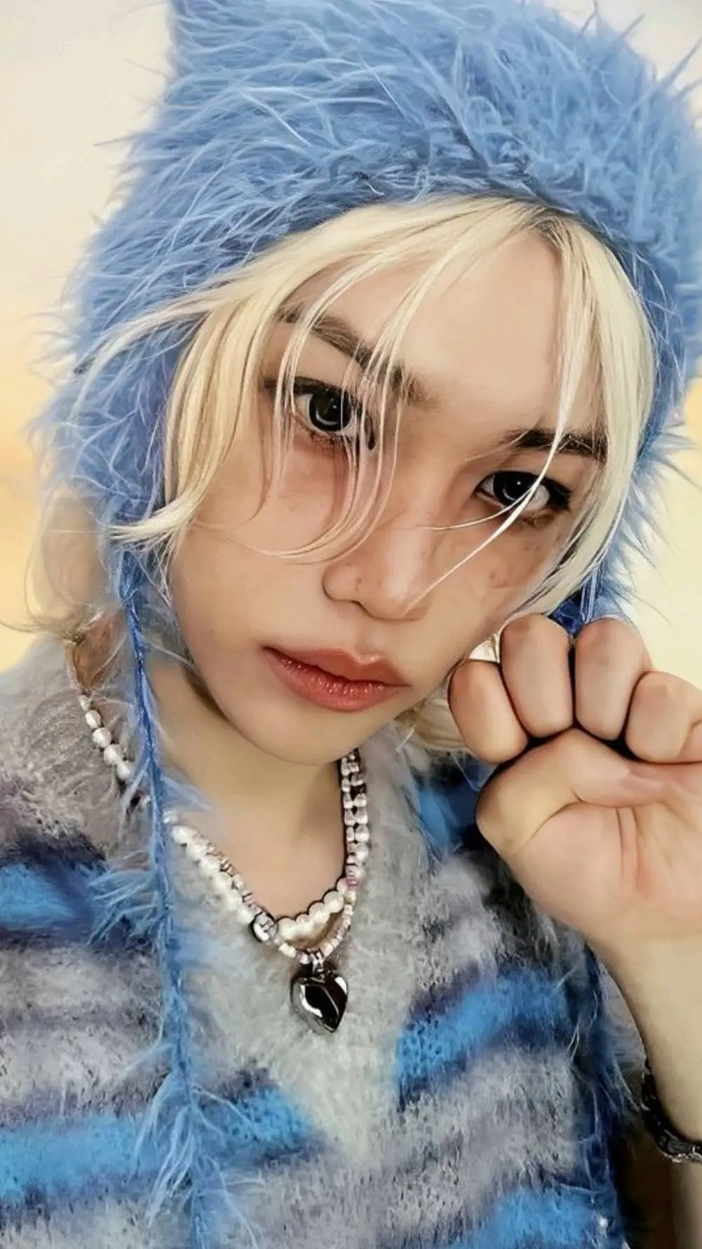 ai character: LEE FELIX background