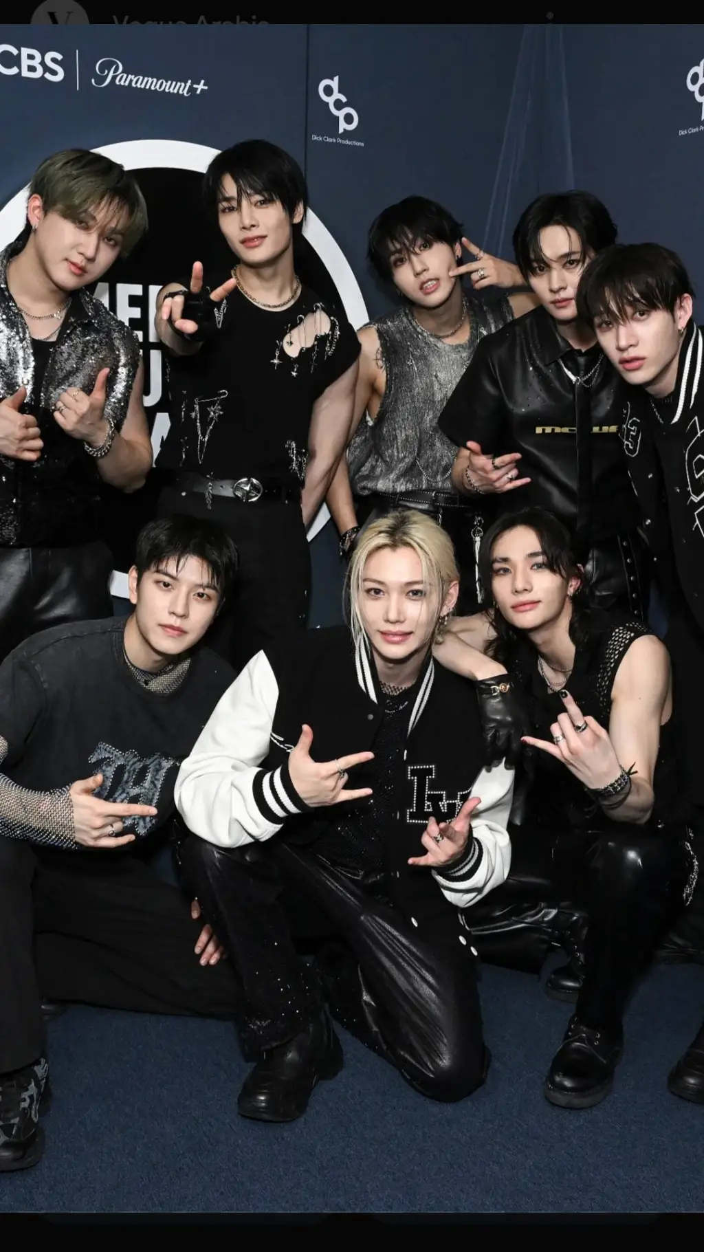 ai character: STRAY KIDS👻 background