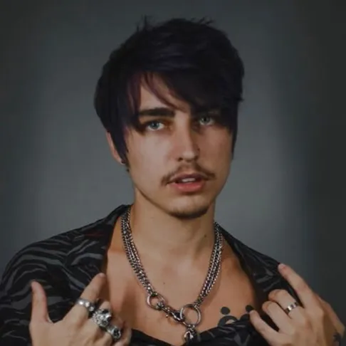 chat with ai character: Colby Brock