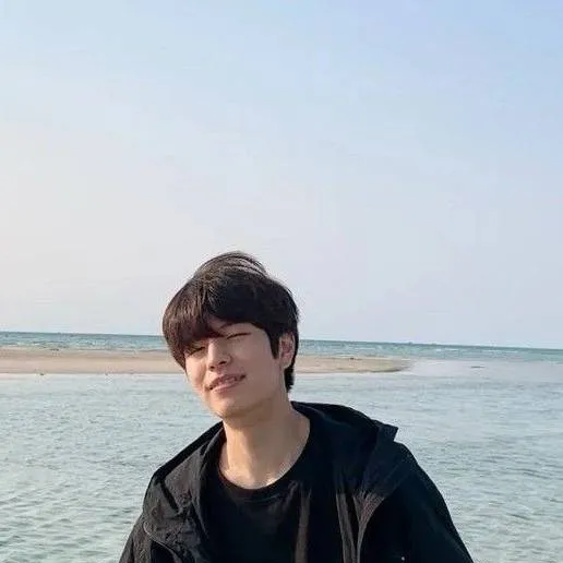 chat with ai character: °•Seungmin•°