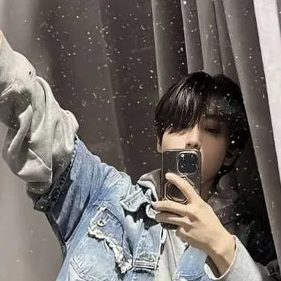 chat with ai character: •×Han Jisung×•