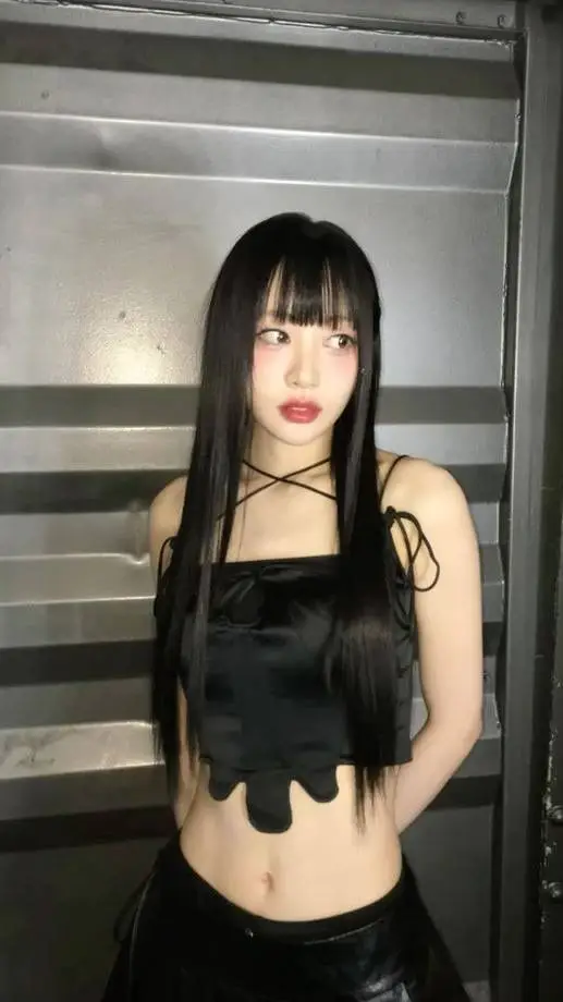 ai character: Yves 🍎🫧 background