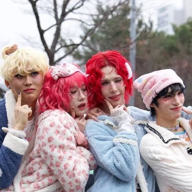 chat with ai character: XLOV