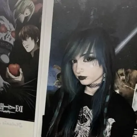 chat with ai character: ---<Emo Girl>---