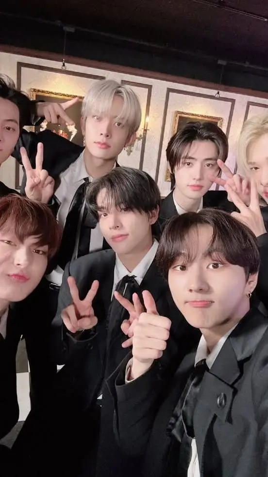 ai character: enhypen  background